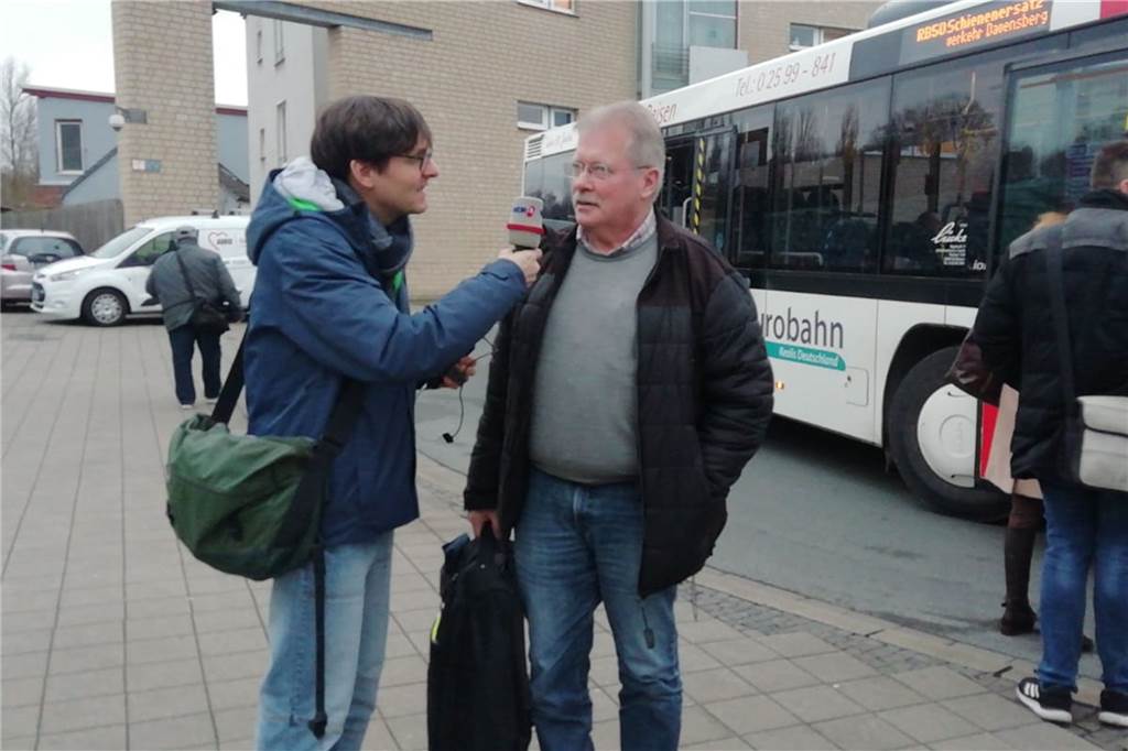 Schienenersatzverkehr zwischen Lünen und Davensberg: Erster Vormittag ohne Zwischenfälle Der WDR interviewt Pendler in Lünen