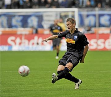 Der Wechsel des ehemaligen VfL-Spielers Matthias Ostrzolek (Bild) von Augsburg nach Hamburg spült Bochum zusätzliches Geld in die Kasse.