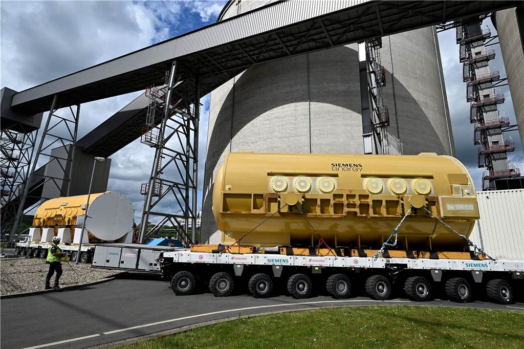 Der Wechsel des Generators war geplant. Der neue Generator stand dafür längst bereit. Der zwischenzeitlich reparierte Generator ist inzwischen zwar nicht im Dienst, steht aber als Reserve zur Verfügung. 