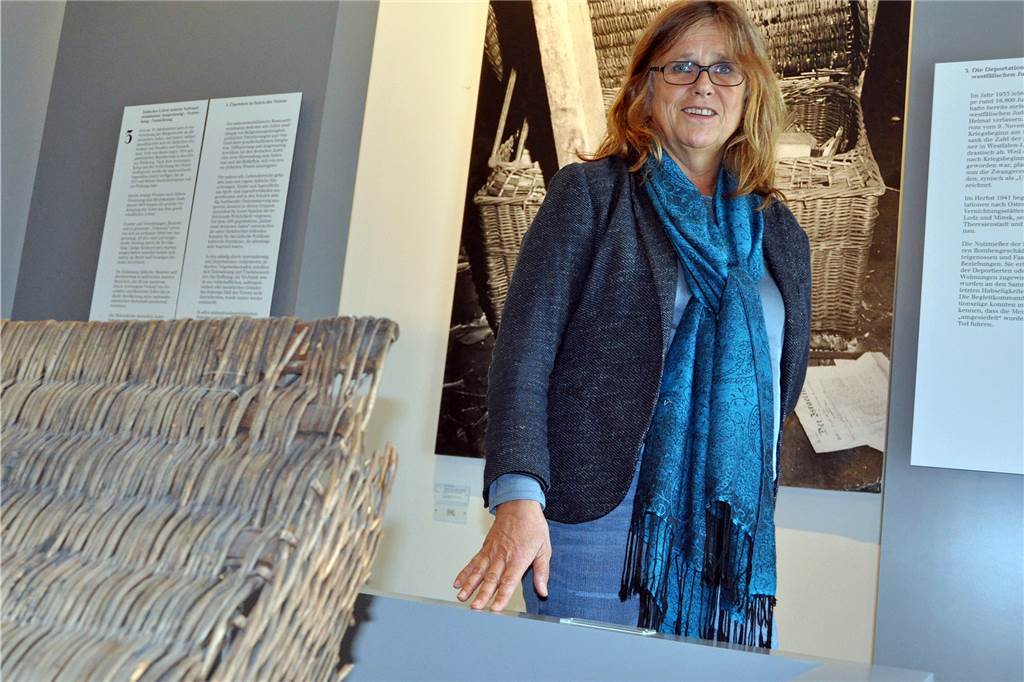 Der Weidenkorb mit dem Bottroper Bücherfund bleibt. Er ist für Dr. Cordula Lissner ein besonders geeignetes Exponat, um daran die Lebensgeschichten damaliger jüdischer Familien zu knüpfen und für junge Museumsbesucher nachvollziehbar zu machen. Hier ein Archivfoto aus der alten Dauerausstellung.