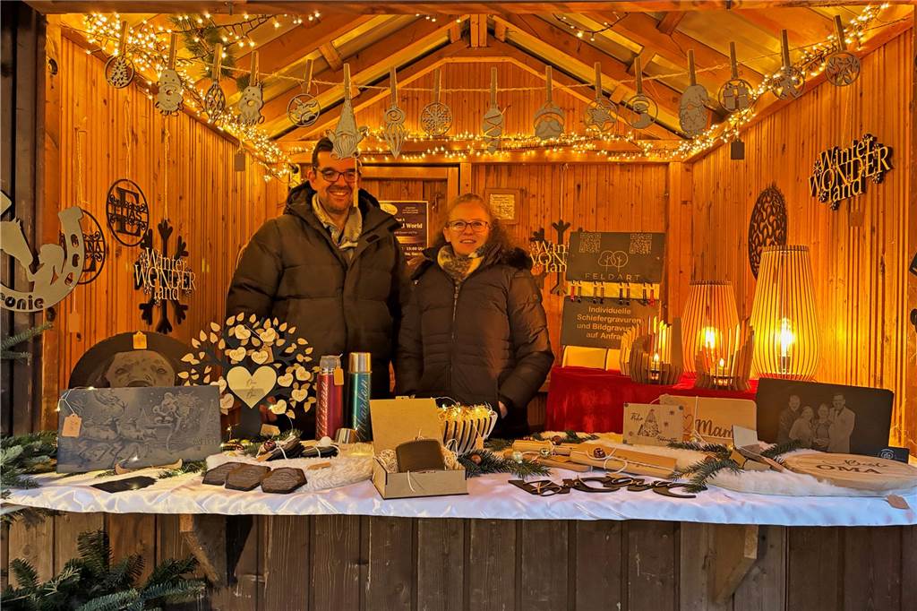 Der Weihnachtsmarkt in Ammeloe wurde am Freitag eröffnet, hier Eindrücke vom Lichterglanz und der Krippenausstellung im Kring. Am Samstag (7. Dezember) ist der Markt von 14 bis 22 Uhr und Sonntag (8. Dezember) noch von 12 bis 19 Uhr geöffnet.