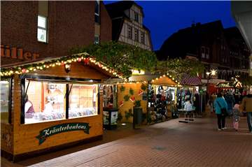 Der Weihnachtsmarkt ist zurück in der Lüner Fußgängerzone. Die Einhaltung der 2G-Regel und der Maskenpflicht wird regelmäßig kontrolliert.