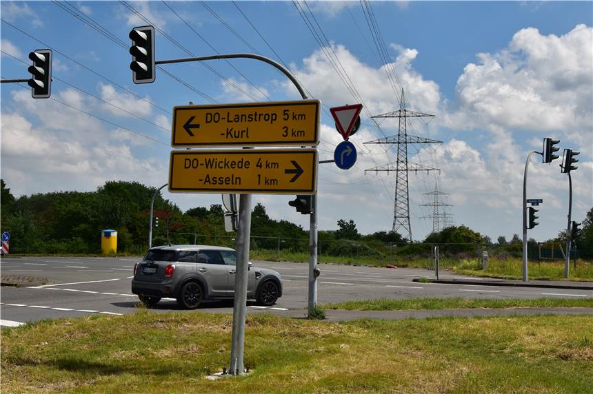 Demo gegen Weiterbau-Pläne für Brackeler Straße vor der Ratssitzung Der Weiterbau der Brackeler Straße über Asseln hinaus beschäftigt den Rat der Stadt.