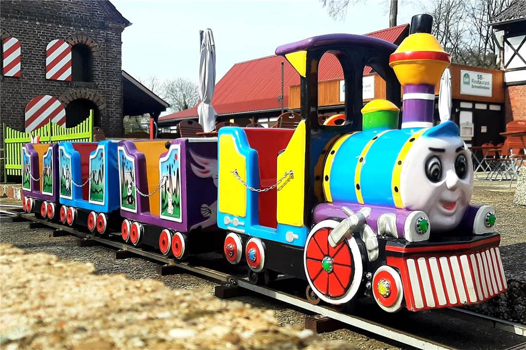 Eine Kinder-Eisenbahn wird beim Frühlingsfest ihre Runden drehen.
