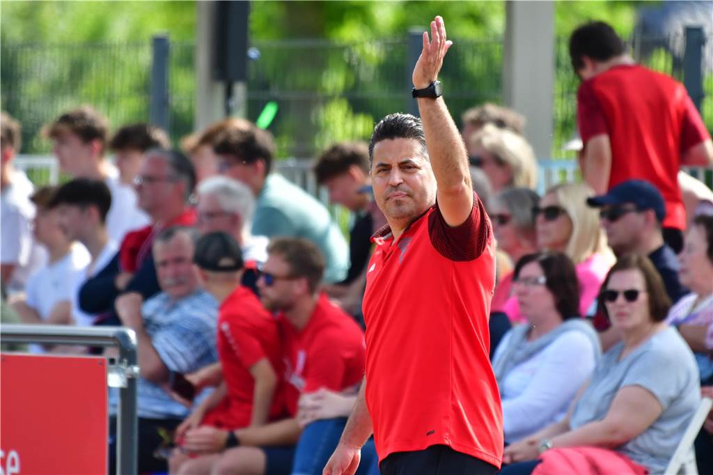 Der Werner SC feiert die Meisterschaft in der Bezirksliga 7 und den damit verbundenen Aufstieg in die Landesliga.