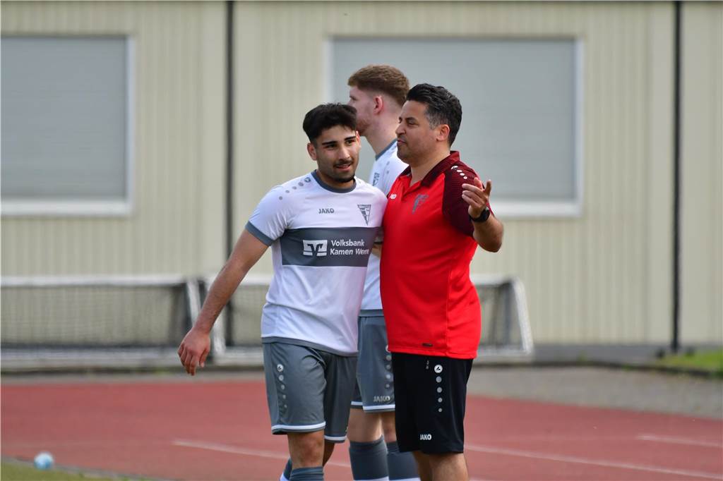 Der Werner SC feiert die Meisterschaft in der Bezirksliga 7 und den damit verbundenen Aufstieg in die Landesliga.