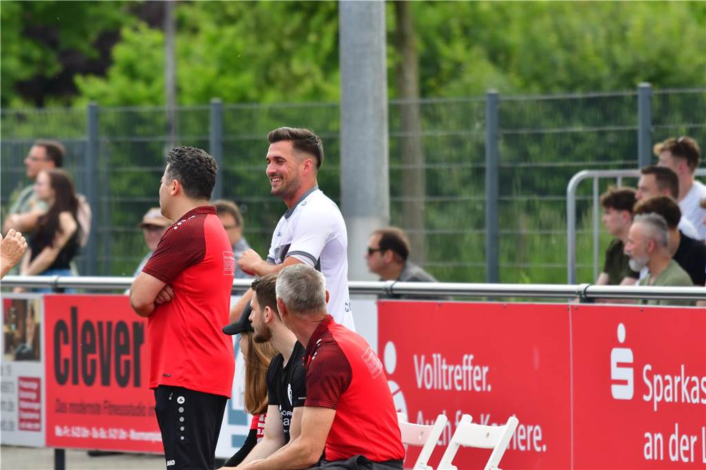 Der Werner SC feiert die Meisterschaft in der Bezirksliga 7 und den damit verbundenen Aufstieg in die Landesliga.
