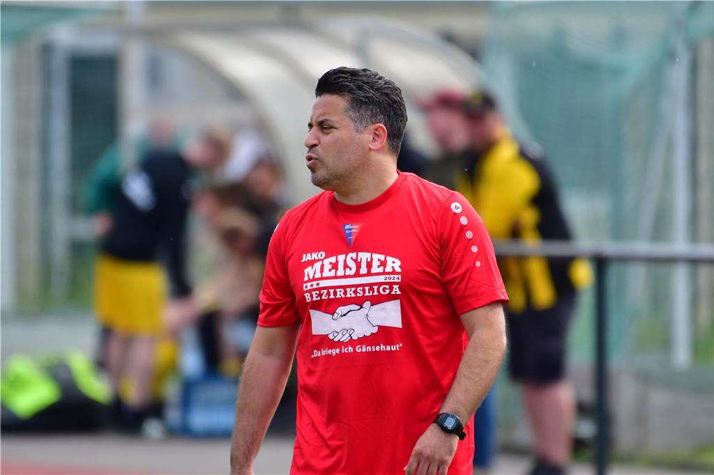 Der Werner SC feiert die Meisterschaft in der Bezirksliga 7 und den damit verbundenen Aufstieg in die Landesliga.