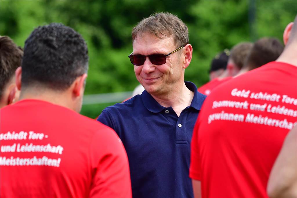 Der Werner SC feiert die Meisterschaft in der Bezirksliga 7 und den damit verbundenen Aufstieg in die Landesliga.
