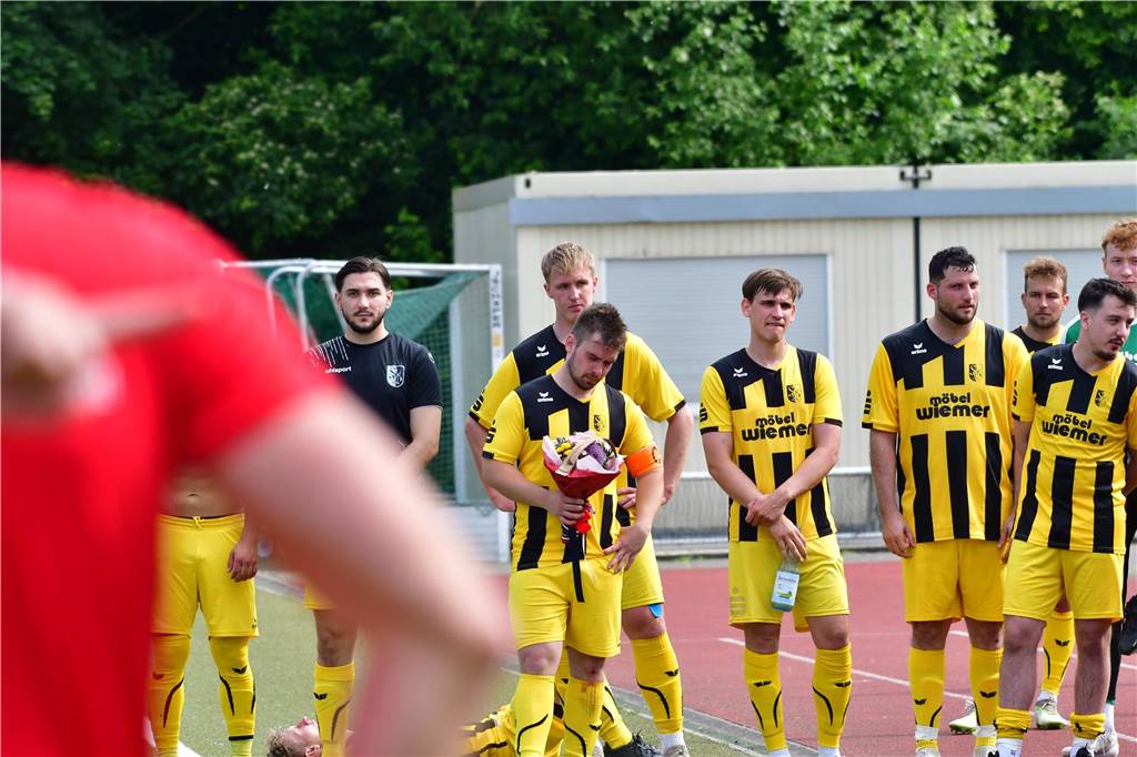 Der Werner SC feiert die Meisterschaft in der Bezirksliga 7 und den damit verbundenen Aufstieg in die Landesliga.
