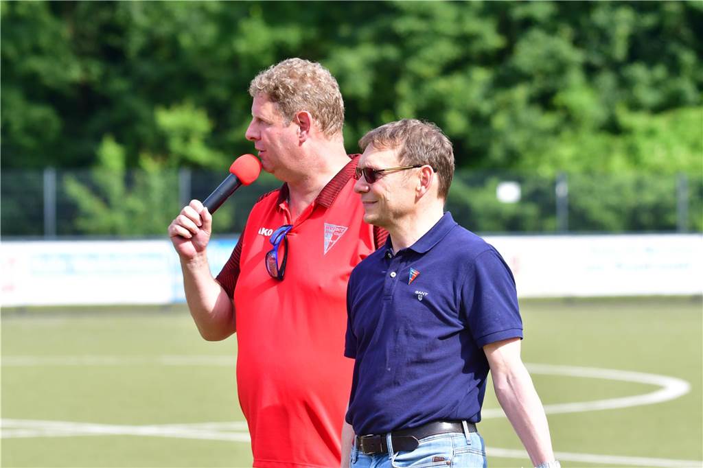 Der Werner SC feiert die Meisterschaft in der Bezirksliga 7 und den damit verbundenen Aufstieg in die Landesliga.