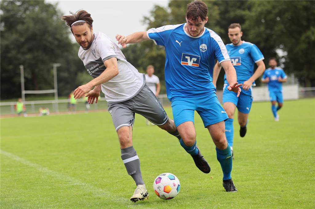 Werner SC erlebt erneut Elfmeter-Thriller: Im Kreispokal in Wolbeck zieht der WSC den Kürzeren Der Werner SC, um seinen Spieler Robin Przybilla (l.), verlor am Sonntag gegen den VfL Wolbeck.