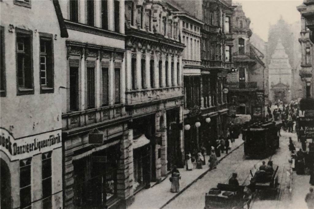 In der Bachmannstube gab‘s Schnaps, Bier und BMW am acht Meter langen Tresen Der Westenhellweg 1910 mit der Danziger Liqeurfabrik vorne links im Bild.
