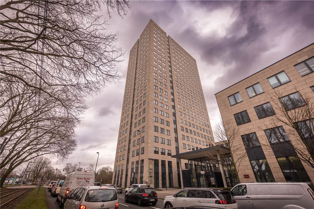Firma flieht wegen gesperrter A45 aus dem Sauerland nach Dortmund Der Westfalentower an der B1 ist auf dem Büromarkt wieder gefragt. Auf zwei Etagen richtet die Firma VDM Metal aus dem Sauerland hier Ausweich-Büros für ihre Büromitarbeiter aus Dortmund und Umgebung ein.