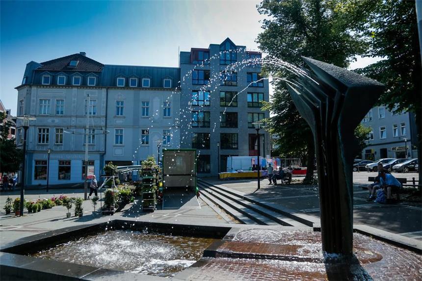Rechte greifen Männer mit Pfefferspray an Der Wilhelmplatz in Dorstfeld.