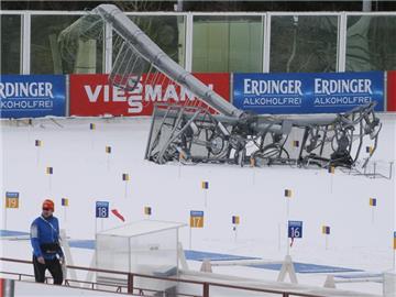 Der Wind war so stark, dass ein Flutlichtmast umstürzte. Foto: Sergei Ilnitsky