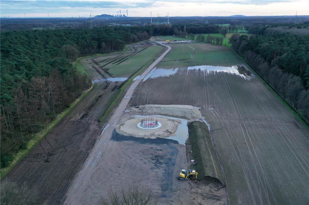 Der Windpark „Große Heide“ in Wulfen bekommt drei neue Windenergieanlagen –  die Bauarbeiten haben begonnen.