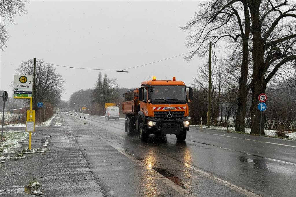 Schneefall und Temperaturen um den Gefrierpunkt: Das Wetter-Update für Dorsten Winterdienst in Dorsten
