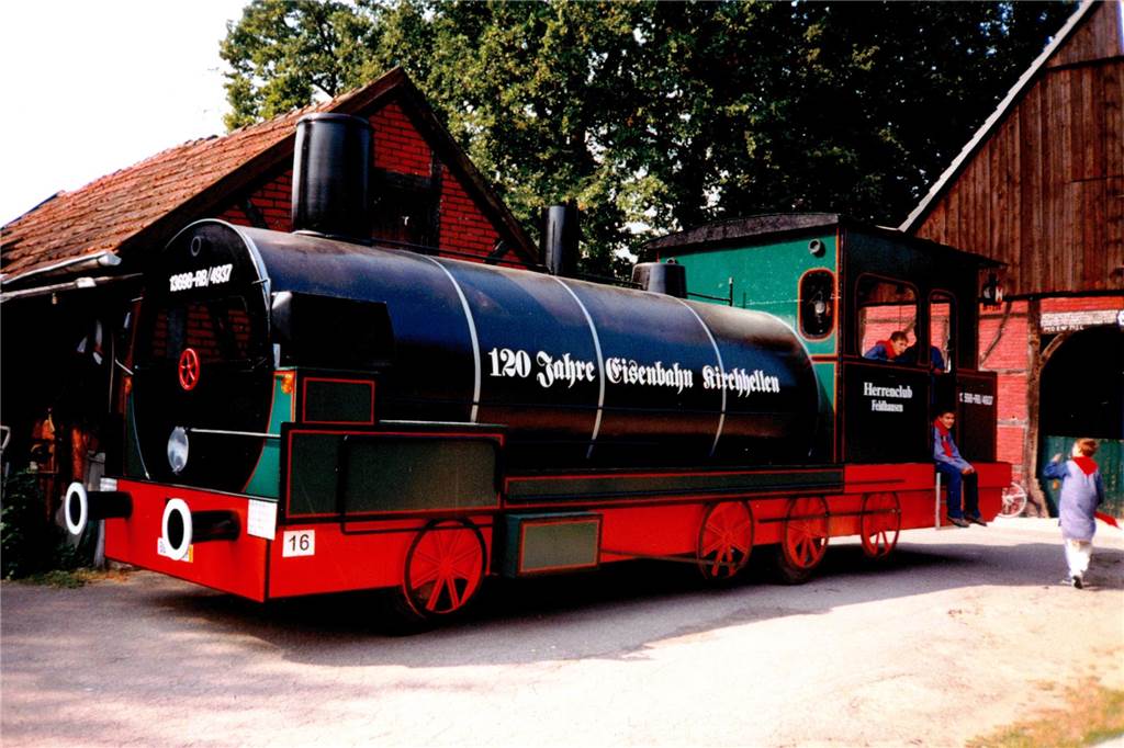 Eine außergewöhnliche Geschichte: 40 Jahre Wagenbau in Feldhausen Der wohl größte Wagen in der Geschichte des Herrenclubs: Eine mehr als 12 Meter lange Dampflok.