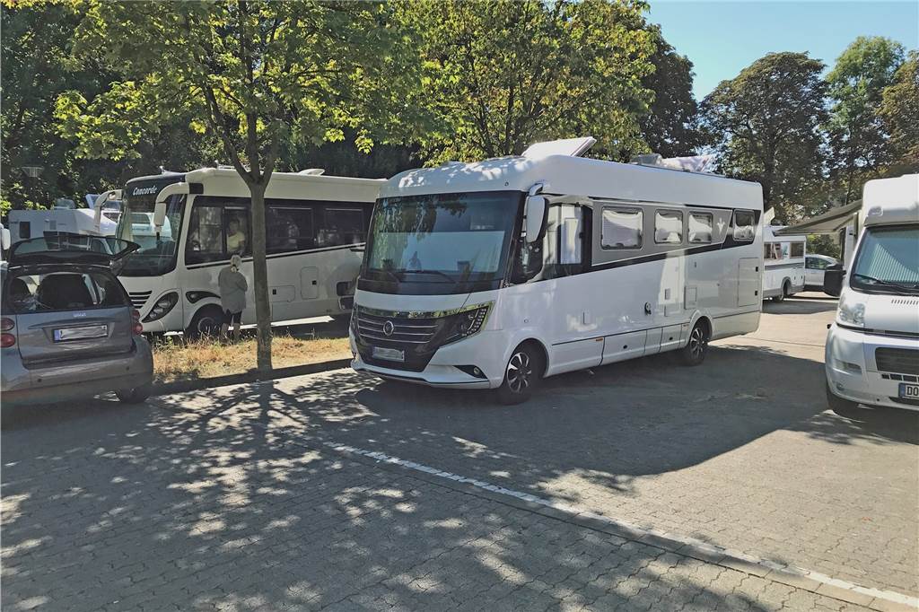Wohnmobilist über Stellplätze in Werne: „Das ist eine schlechte Visitenkarte“ Der Wohnmobilstellplatz liegt quasi im Schatten des Gradierwerks.
