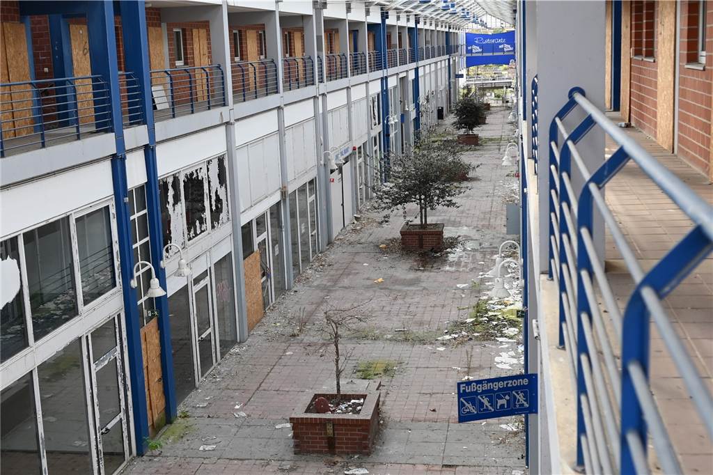Wulfener Markt vor Abriss: Tanja Wedmann sorgt sich um die Tauben Der Wulfener Markt in Dorsten ist aktuell ein „Lost Place“.