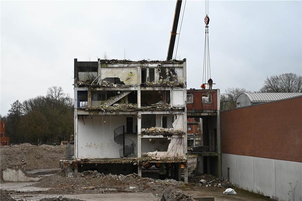Der Wulfener Markt in Dorsten-Wulfen wird im Moment abgerissen.
