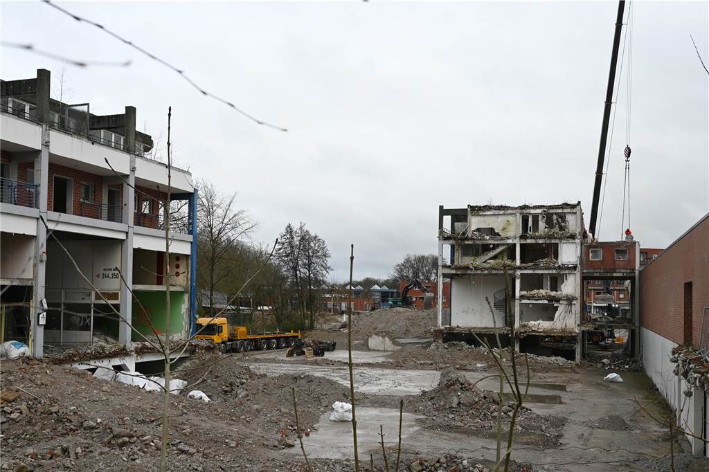 Der Wulfener Markt in Dorsten-Wulfen wird im Moment abgerissen.
