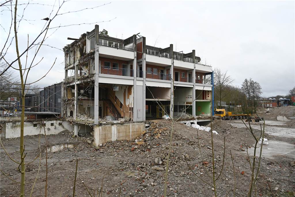 Der Wulfener Markt in Dorsten-Wulfen wird im Moment abgerissen.