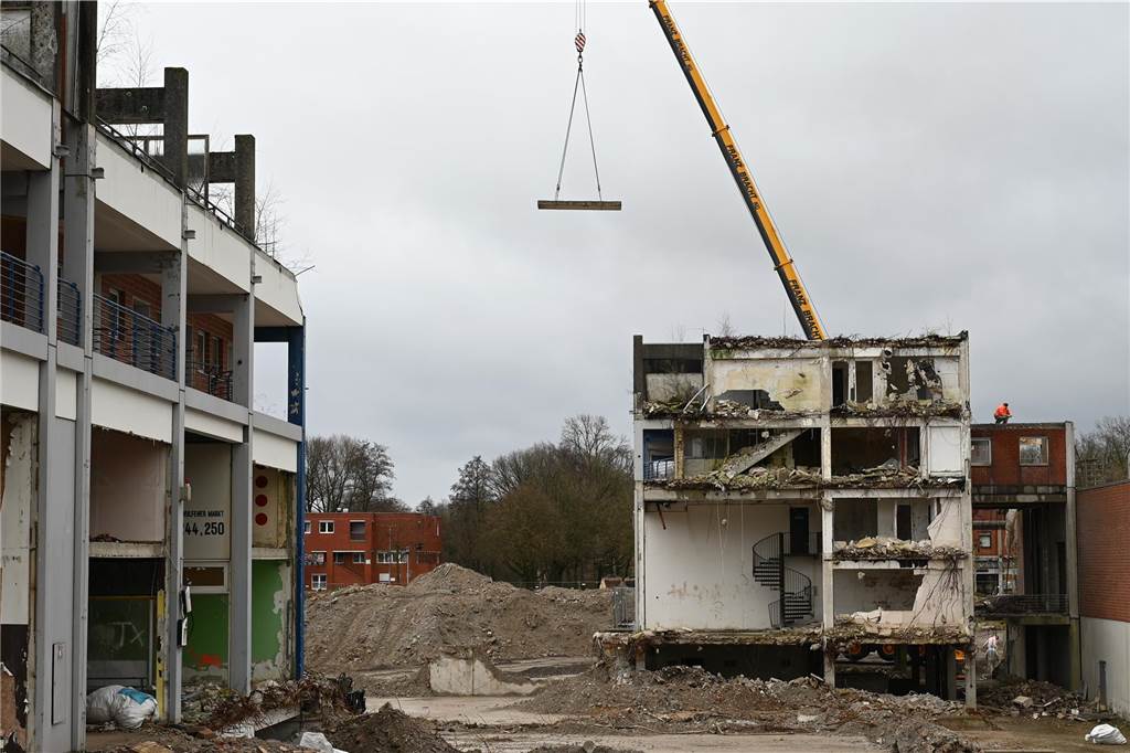 Der Wulfener Markt in Dorsten-Wulfen wird im Moment abgerissen.