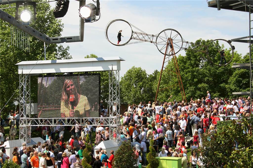 Eintrittskarten und alkoholfreier Rathausplatz: neue Planung für Stadtfest Der ZDF-Fernsehgarten mit seiner Mischung aus Musik, Bühnenprogramm und Unterhaltung stand für den Sonntag auf dem Ahauser Stadtfest Modell. Ob sich das Format in der Stadt durchsetzen kann, muss die Premiere am 21. Mai zeigen. Dafür werden 350 Sitz- und Stehplatzkarten vor der Bühne verkauft.