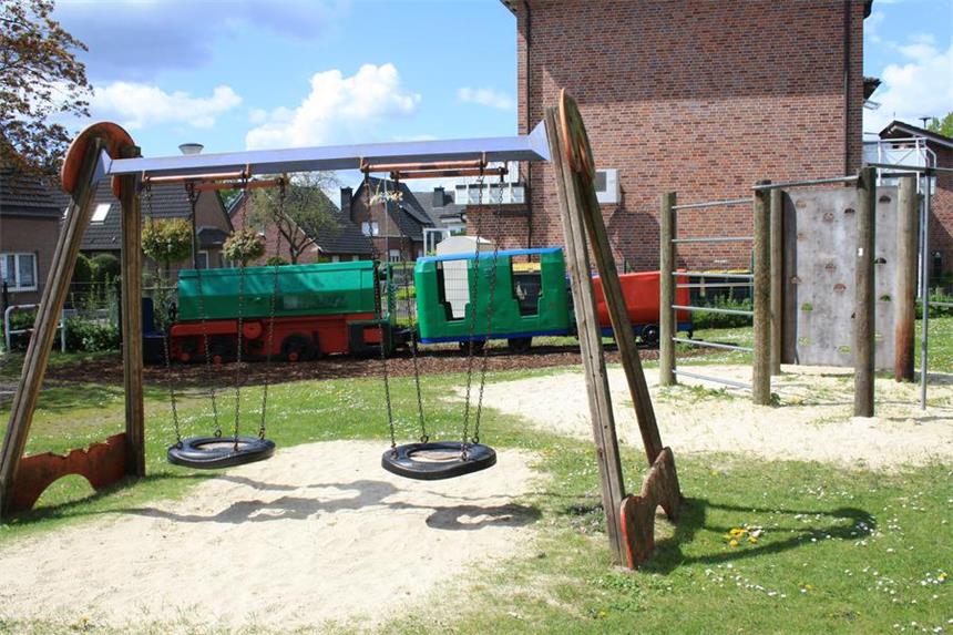 Spatenstich für Fanta-Spielplatz an Hüsingstraße Der zur katholischen Kirchengemeinde gehörende Spielplatz an der Hüsingstraße ist zwar gepflegt, die Spielgeräte sind jedoch eher „Klassiker“.