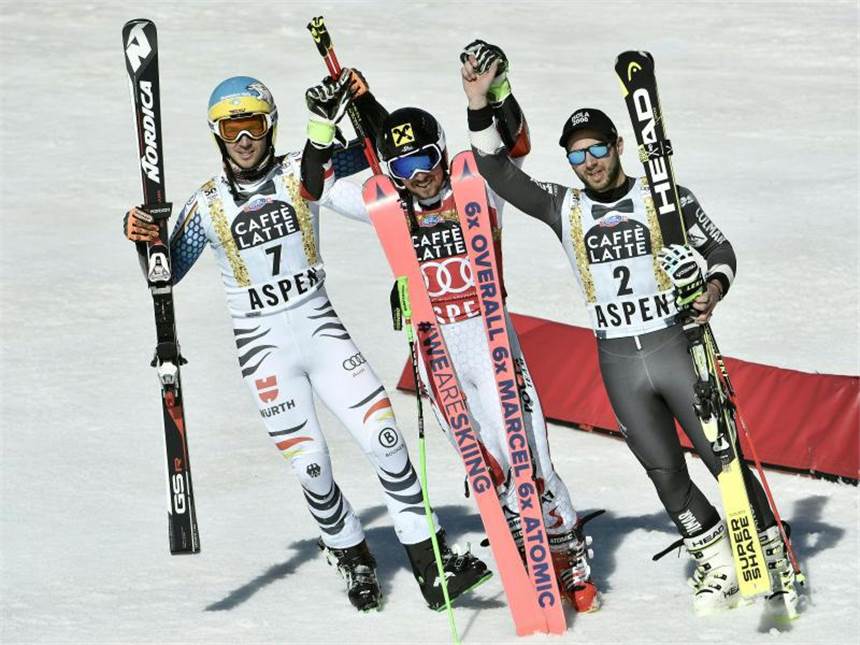 Ski-Ass Neureuther überzeugt als Zweiter in Aspen Der Zweitplatzierte Felix Neureuther (l-r), Sieger Marcel Hirscher und Mathieu Faivre jubeln im Ziel. Foto: Hans Klaus Techt