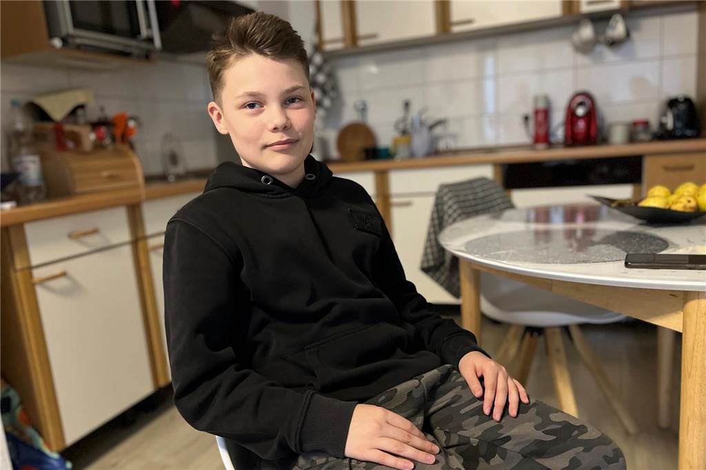 Neue Heimat Schwerte: Familie Chebanov floh am 24. Februar vor dem Krieg Der zwölfjährige Illya sitzt am Küchentisch.