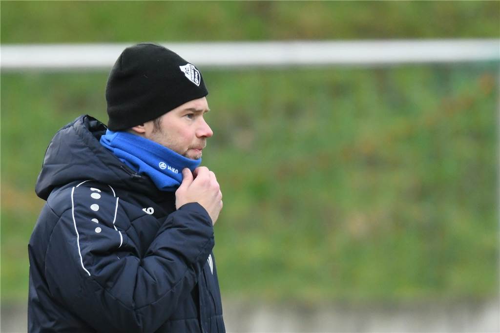 DerFC Frohlinde II (Kreisliga A) setzte sich im Testspiel gegen SW Röllinghausen II aus der Recklinghäuser Kreisliga B mit 7:3 (3:2) durch. Das Team von Trainer Alexander Sube kam durch Daniel Märtin (2), Pascal Adrian, Pascal Eiba, Co-Trainer Lennart Reichel, Samir Karajic und Lukas Kothe zu Toren.
