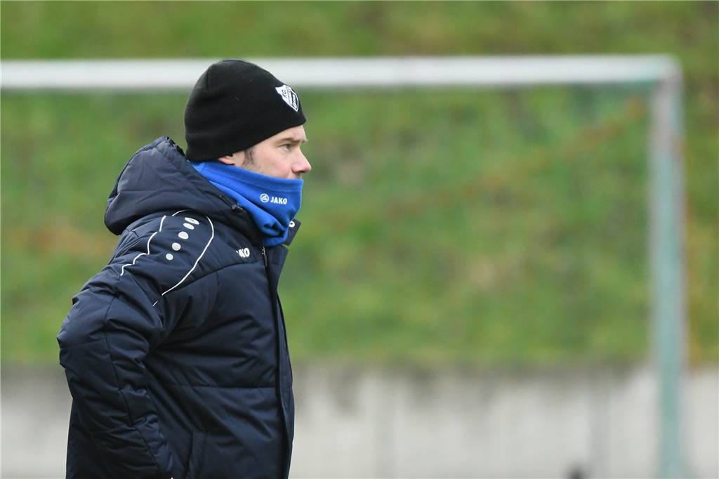 DerFC Frohlinde II (Kreisliga A) setzte sich im Testspiel gegen SW Röllinghausen II aus der Recklinghäuser Kreisliga B mit 7:3 (3:2) durch. Das Team von Trainer Alexander Sube kam durch Daniel Märtin (2), Pascal Adrian, Pascal Eiba, Co-Trainer Lennart Reichel, Samir Karajic und Lukas Kothe zu Toren.