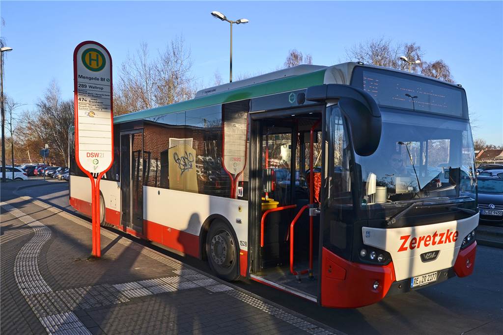 Stadt und DSW21 bescheren Vorort im Westen schlechte Nachrichten Derzeit fährt die Linie 474 auf direktem Weg vom Mengeder Bahnhof nach Brambauer. Ab August soll sie einmal stündlich bis nach Eving weitergeführt werden.