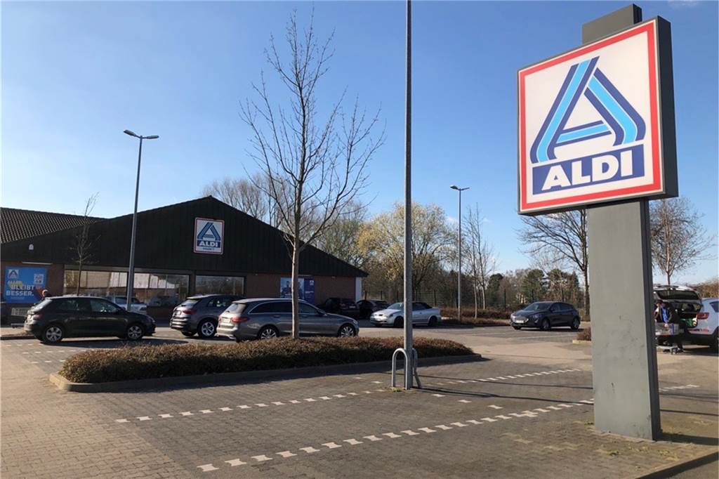 Neue Discounter-Filiale in Scharnhorst: Aldi gibt Eröffnungszeitraum bekannt Derzeit laufen Gespräche über die weitere Nutzung der alten Aldi-Filiale an der Kuskestraße 4, die sich nur wenige Meter von dem geplanten Neubau entfernt befindet.
