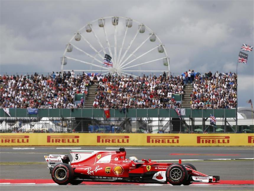Reifenplatzer stoppt Vettel - Hamilton regiert Silverstone Desaster für Sebastian Vettel: In der vorletzten Runde platzte ein Reifen. Foto: Frank Augstein