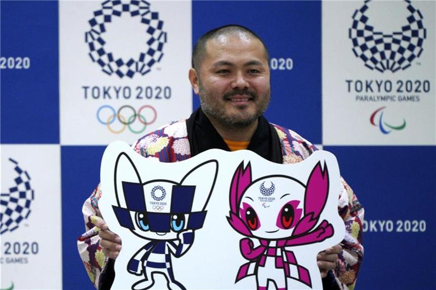 Die Olympischen Spiele 2020 in Tokio haben jetzt Maskottchen Designer Ryo Taniguchi präsentiert die von ihm entworfenen Maskottchen für die Olympischen Spiele 2020 in Tokio. Foto: Eugene Hoshiko/AP