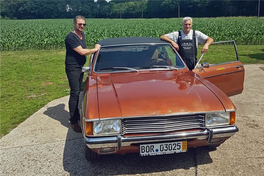 Det Müller mit Kamerateam zu Besuch bei Freund und Auto-Fan in Vreden Det Müller (l.) und Claas Cynapolt kennen sich bereits seit 25 Jahren. Der Granada hat jetzt dafür gesorgt, dass der TV-Moderator mit einem Kamerateam nach Vreden kam.