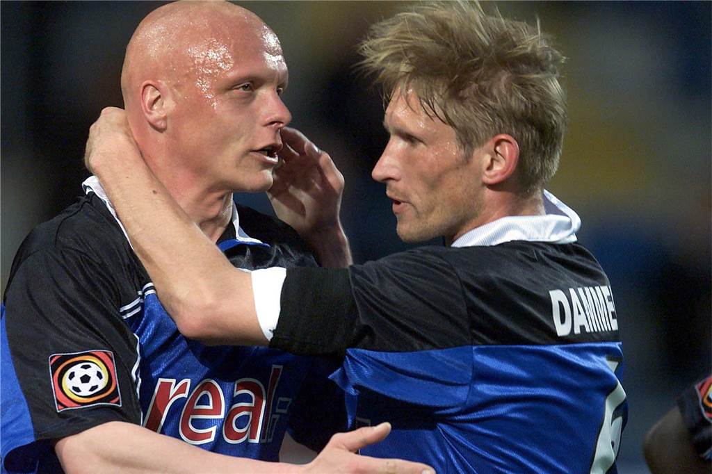 Gegner kommt mit Ex-Bundesliga-Spieler als Trainer – Lüner SV vor Standortbestimmung Detlev Dammeier (r.) stand für Arminia Bielefeld in der Bundesliga auf dem Platz und trainiert mittlerweile den Delbrücker SC.