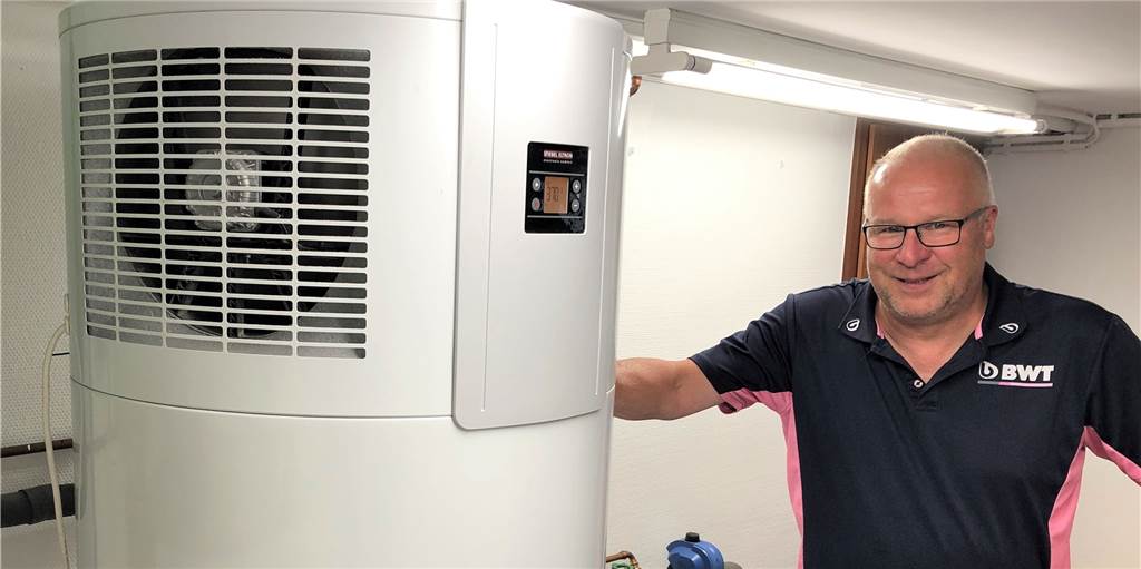 Jetzt noch Heizung wechseln? Detlev Felske warnt vor Kurzschlussreaktion Detlev Felske hat bei sich im Haus eine Brauchwasserwärmepumpe installiert.