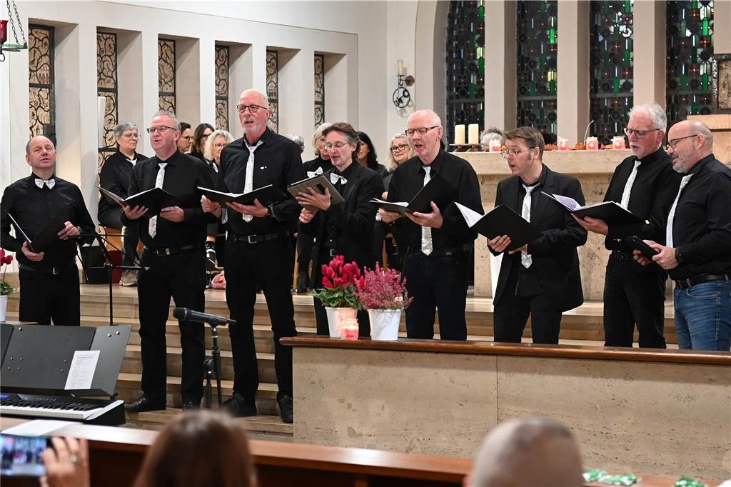 Deutener Musik- und Gesang-Verein (MGV) hatte viele Gast-Formationen und Solisten für Sonntag (3.11.) in die Kirche eingeladen.