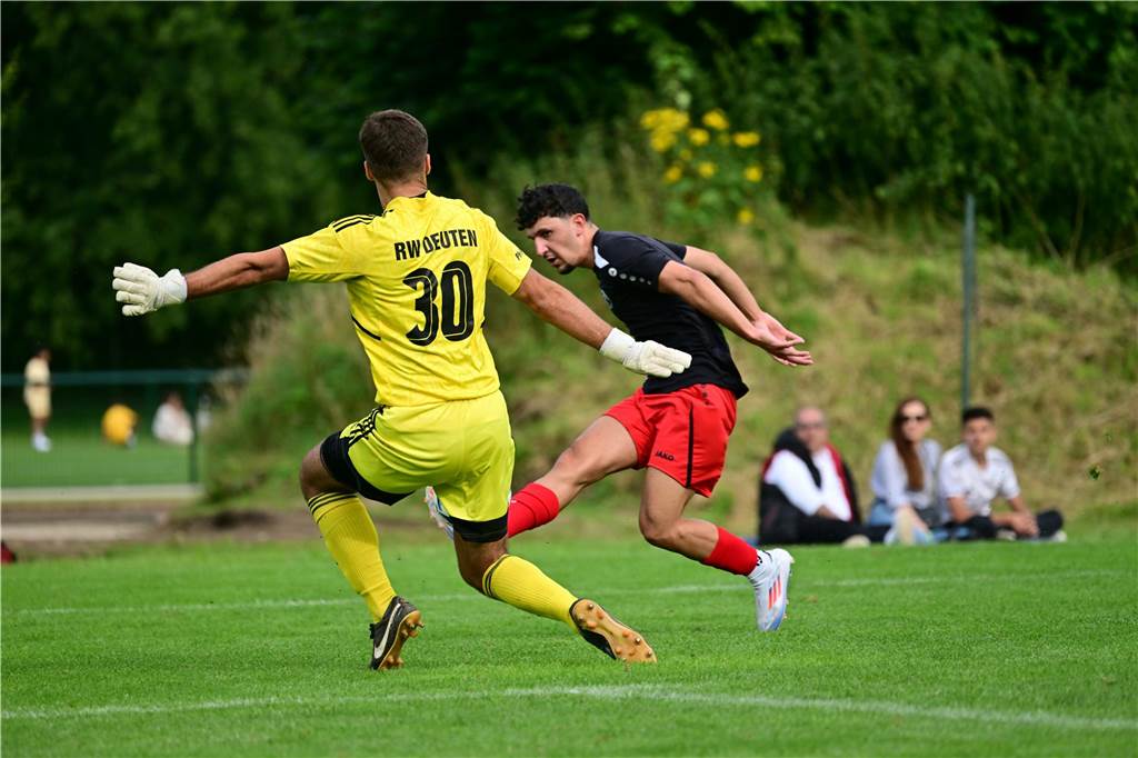Deutens Torwart Julian Jaworek avancierte im Finale zum Mann des Spiels und raubte den SVS-Angreifern den Nerv.