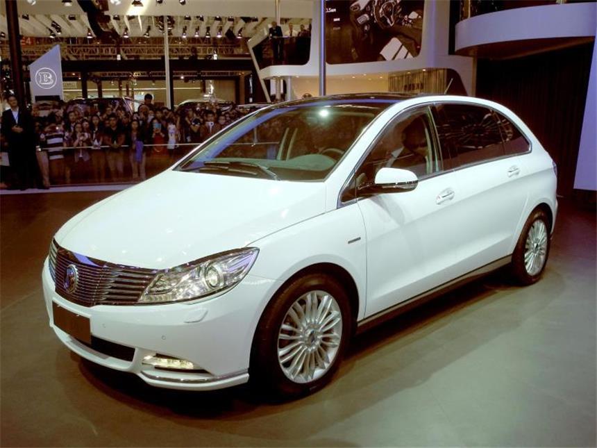 Deutsche Autobauer treiben Elektromobilität in China voran Deutsch-chinesische Ko-Produktion: Das Elektroauto Denza auf der Pekinger Automesse. Foto: Andreas Landwehr
