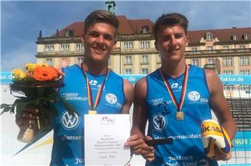 Deutsche Meister der U20: die Beachvolleyballer Luis Kubo (l.) und Yannick Ahr (r.).