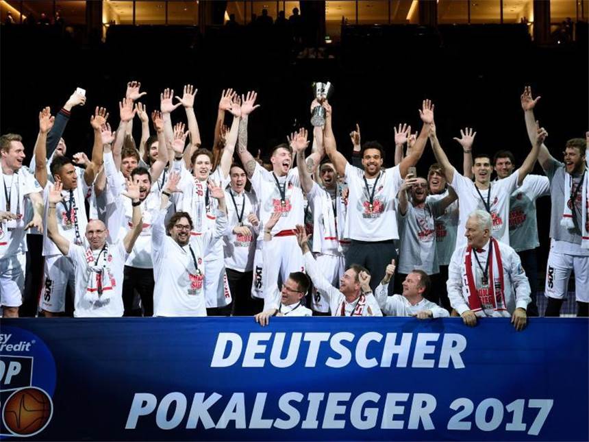 Fünfter Pokal-Triumph für Bambergs Basketballer Deutscher Pokalsieger 2017: Brose Bamberg. Foto: Rainer Jensen