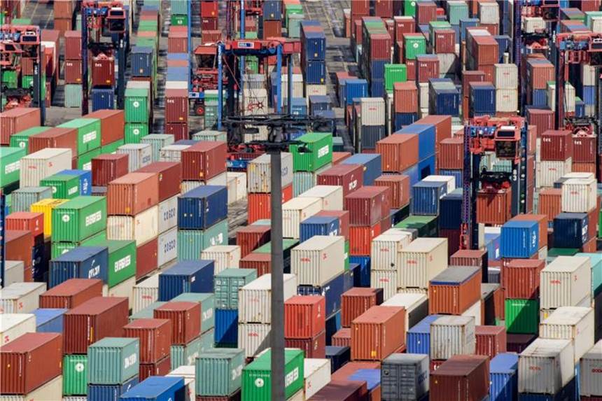 Ifo: Deutschland mit höchstem Überschuss der Welt Deutschland exportiert seit geraumer Zeit insgesamt mehr als es einführt. Foto: Axel Heimken