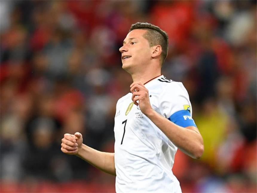 Deutschlands Turnier-Kapitän Julian Draxler hat Gastgeber Russland ein gutes Zeugnis ausgestellt. Foto: Marius Becker