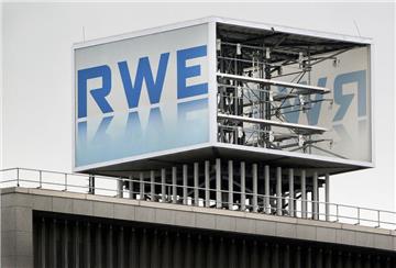 Deutschlands zweitgrößter Energiekonzern RWE hat angesichts wegbrechender Gewinne einen tiefgreifenden Unternehmensumbau beschlossen. 